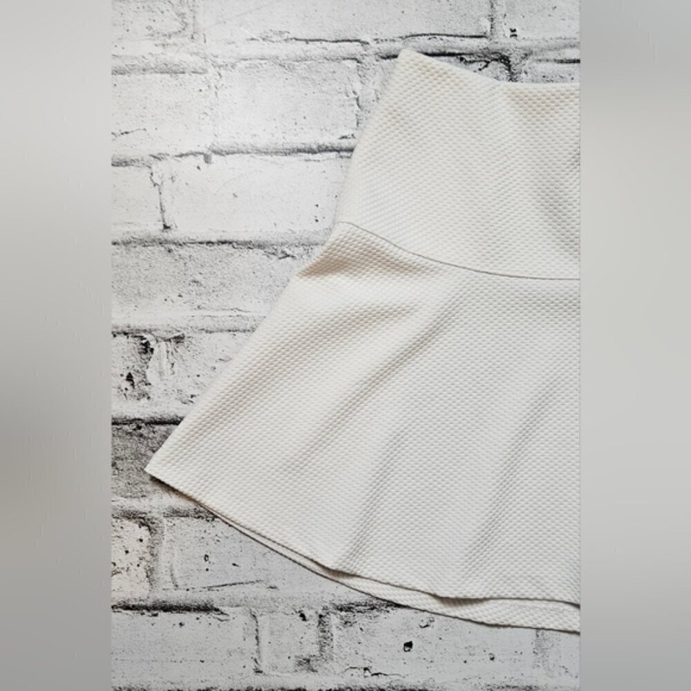 Banana Republic Womens Cream Textured A Line Mini Skirt Size 8 High Waist - Picture 2 of 10
